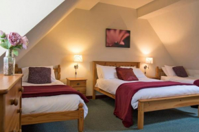 Charlie's Cottage with Alpacas and 7mins drive to Alton Towers